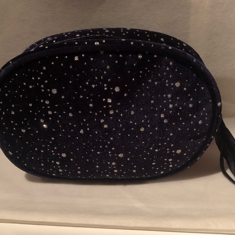 NWT gorgeous navy blue velvet clutch w/silver sparkles & tassel & 5 beauty sampl